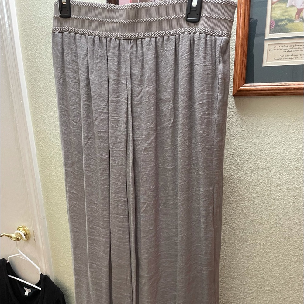 Linen wide leg pants.